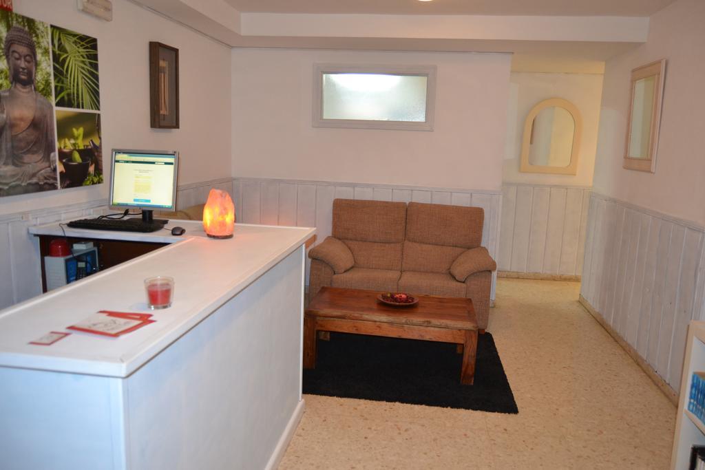 Hostal Gonzalez มาร์เบยา ภายนอก รูปภาพ