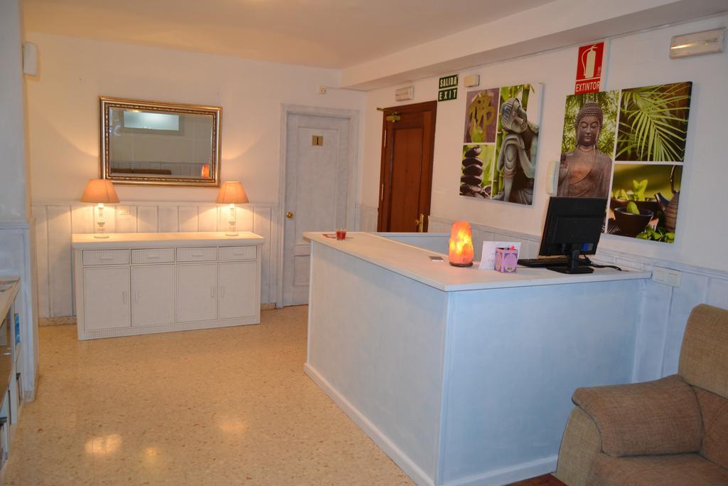 Hostal Gonzalez มาร์เบยา ภายนอก รูปภาพ