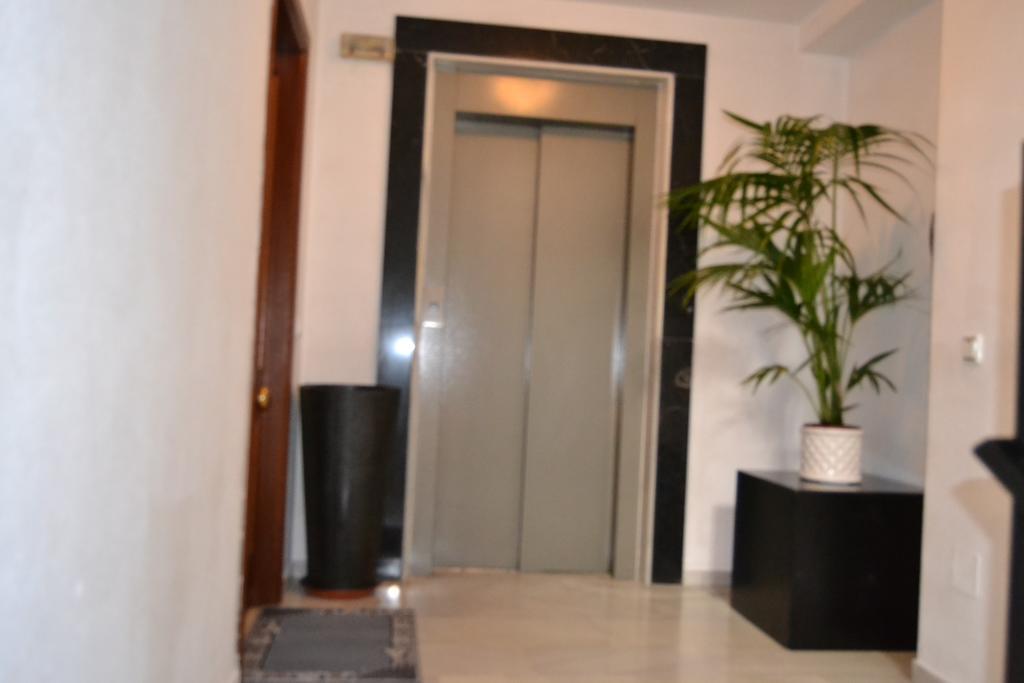 Hostal Gonzalez มาร์เบยา ภายนอก รูปภาพ