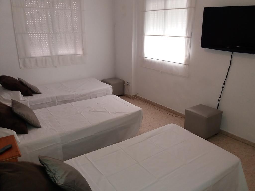 Hostal Gonzalez มาร์เบยา ภายนอก รูปภาพ