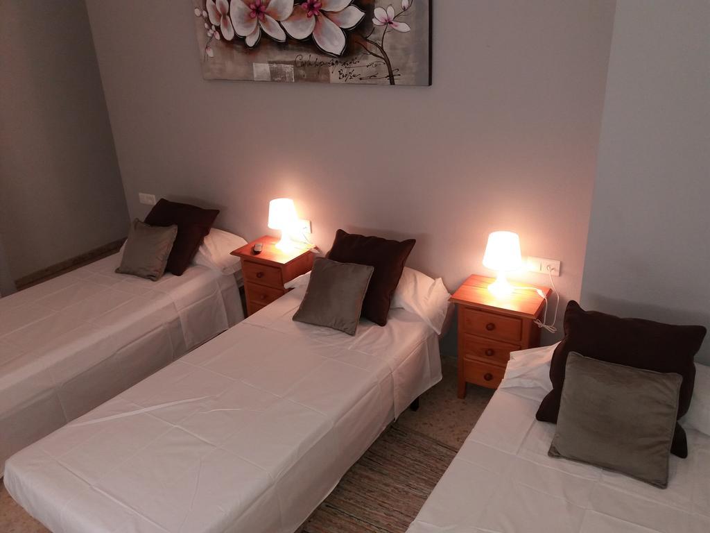 Hostal Gonzalez มาร์เบยา ภายนอก รูปภาพ