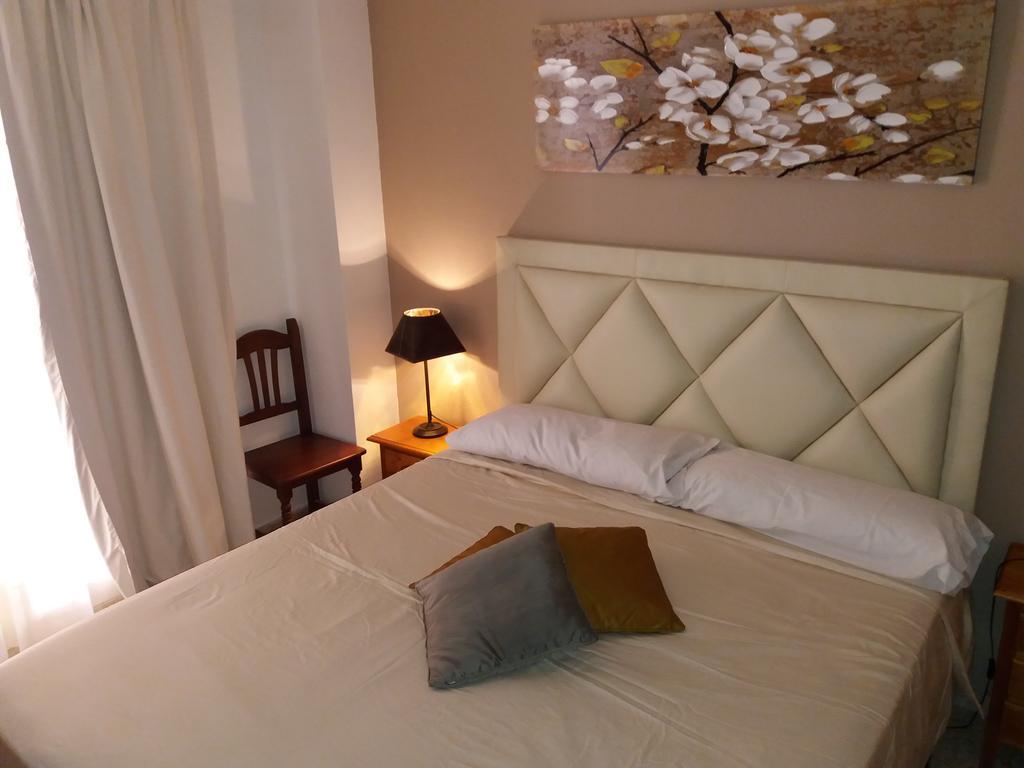 Hostal Gonzalez มาร์เบยา ภายนอก รูปภาพ
