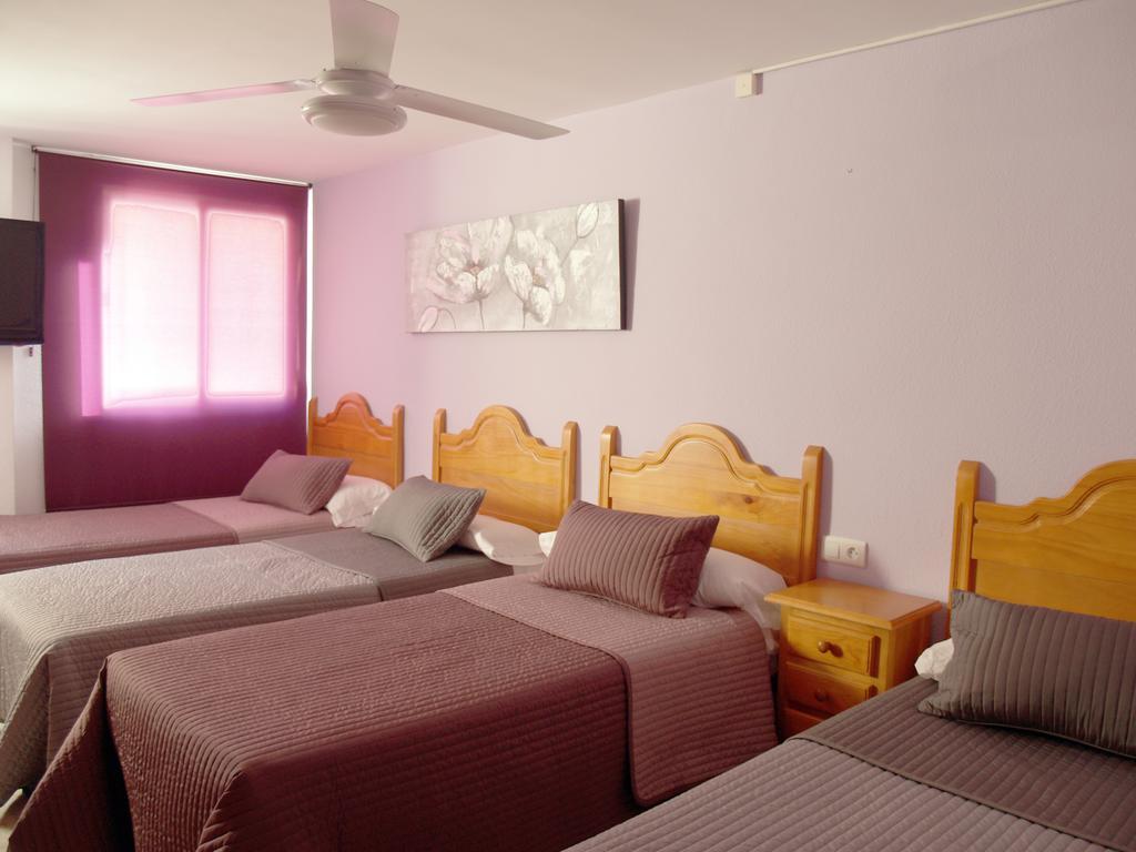 Hostal Gonzalez มาร์เบยา ภายนอก รูปภาพ