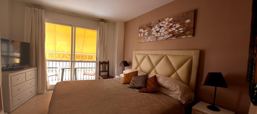 Hostal Gonzalez มาร์เบยา ภายนอก รูปภาพ